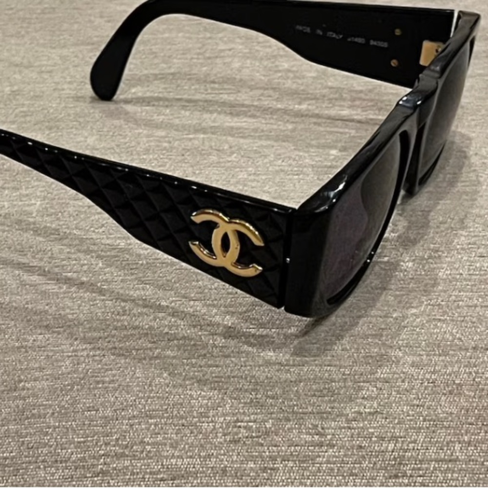 Last chance- CHANEL Sunglasses CC Logo